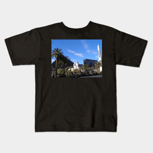 Luxor Las Vegas Kids T-Shirt by urbanphotos